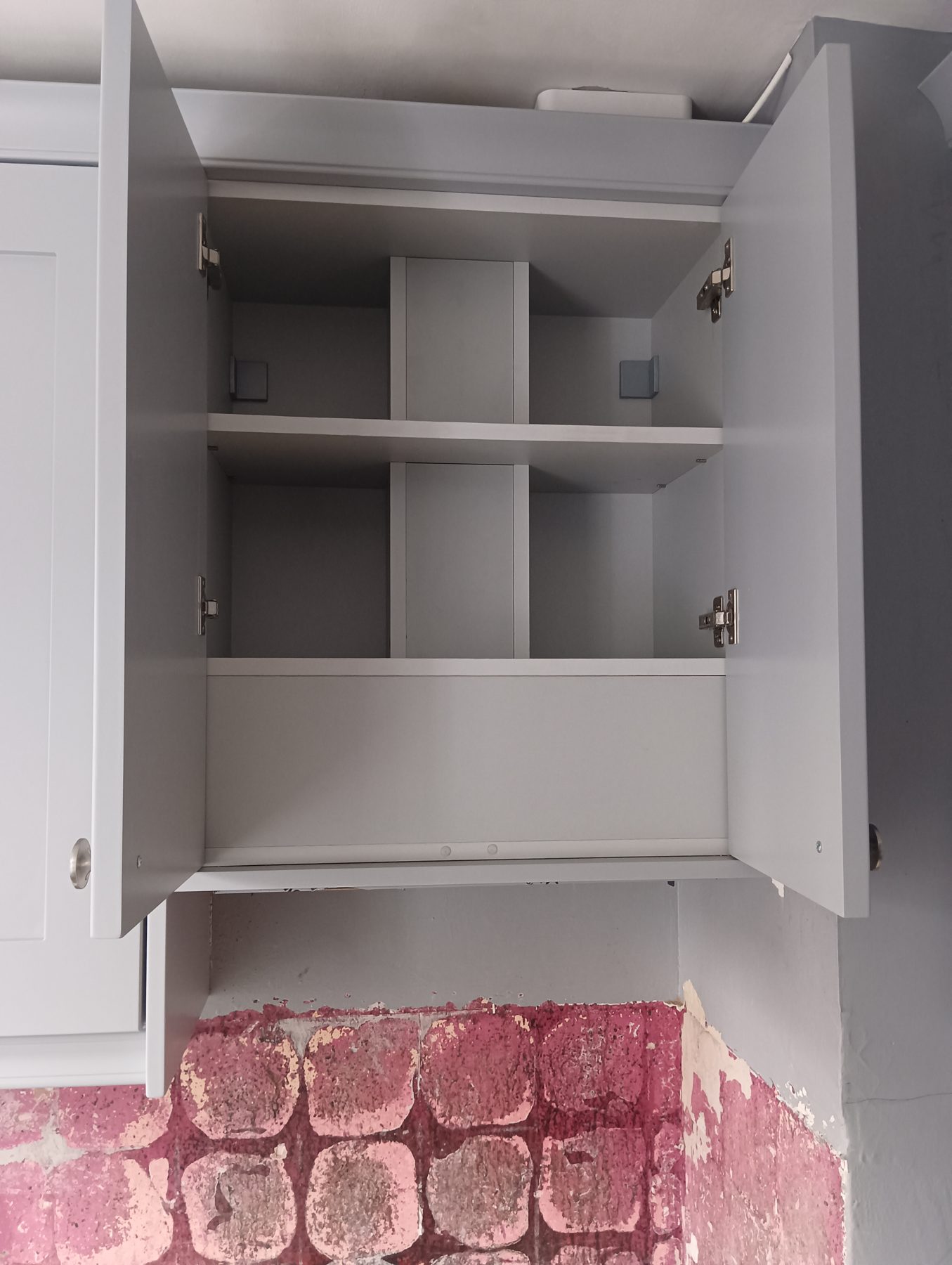 Grey shaker kitchen Grey shaker kitchen (mid-fit) - fitted by Kitchen Hero