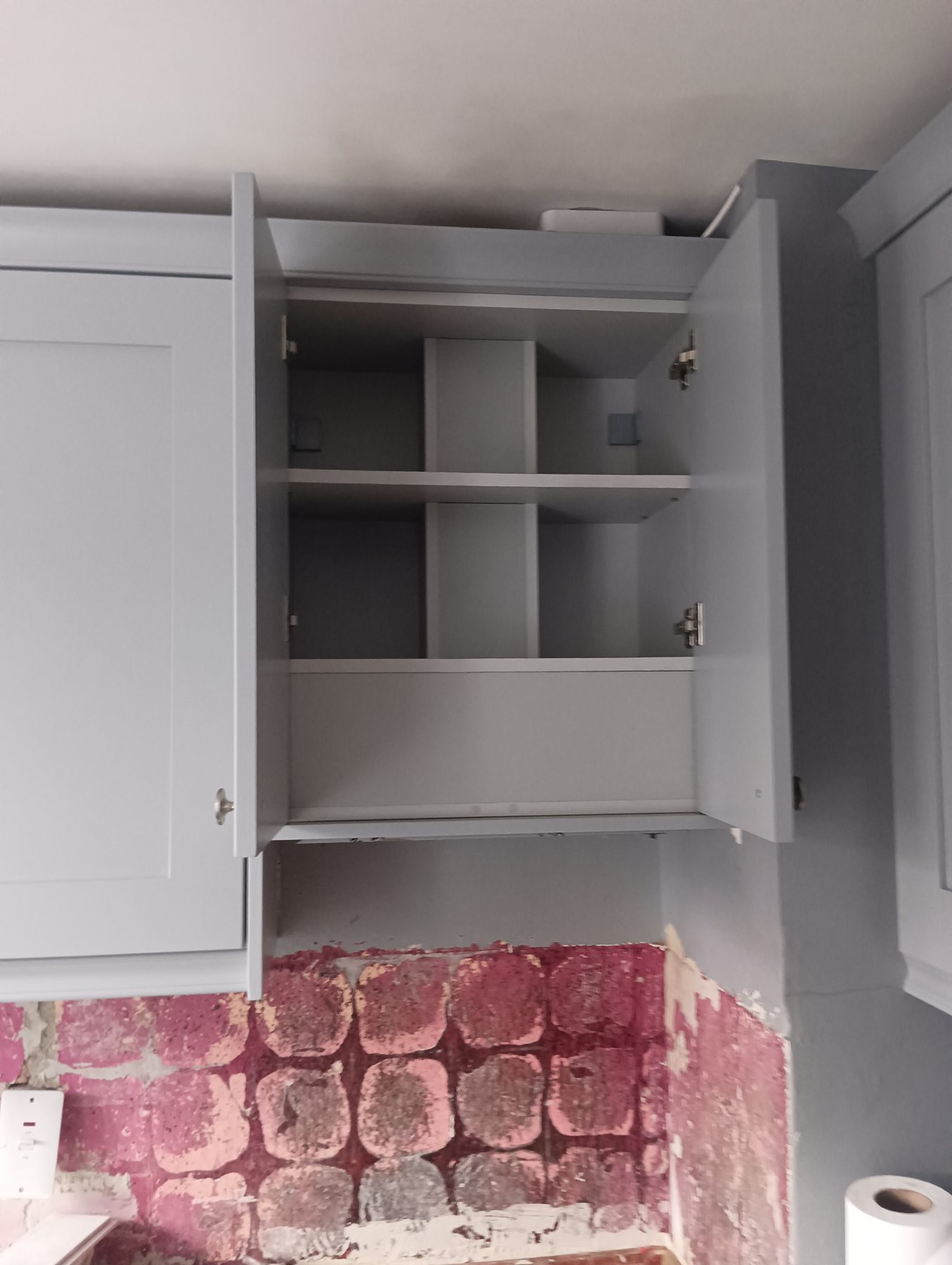 Grey shaker kitchen Grey shaker kitchen (mid-fit) - fitted by Kitchen Hero