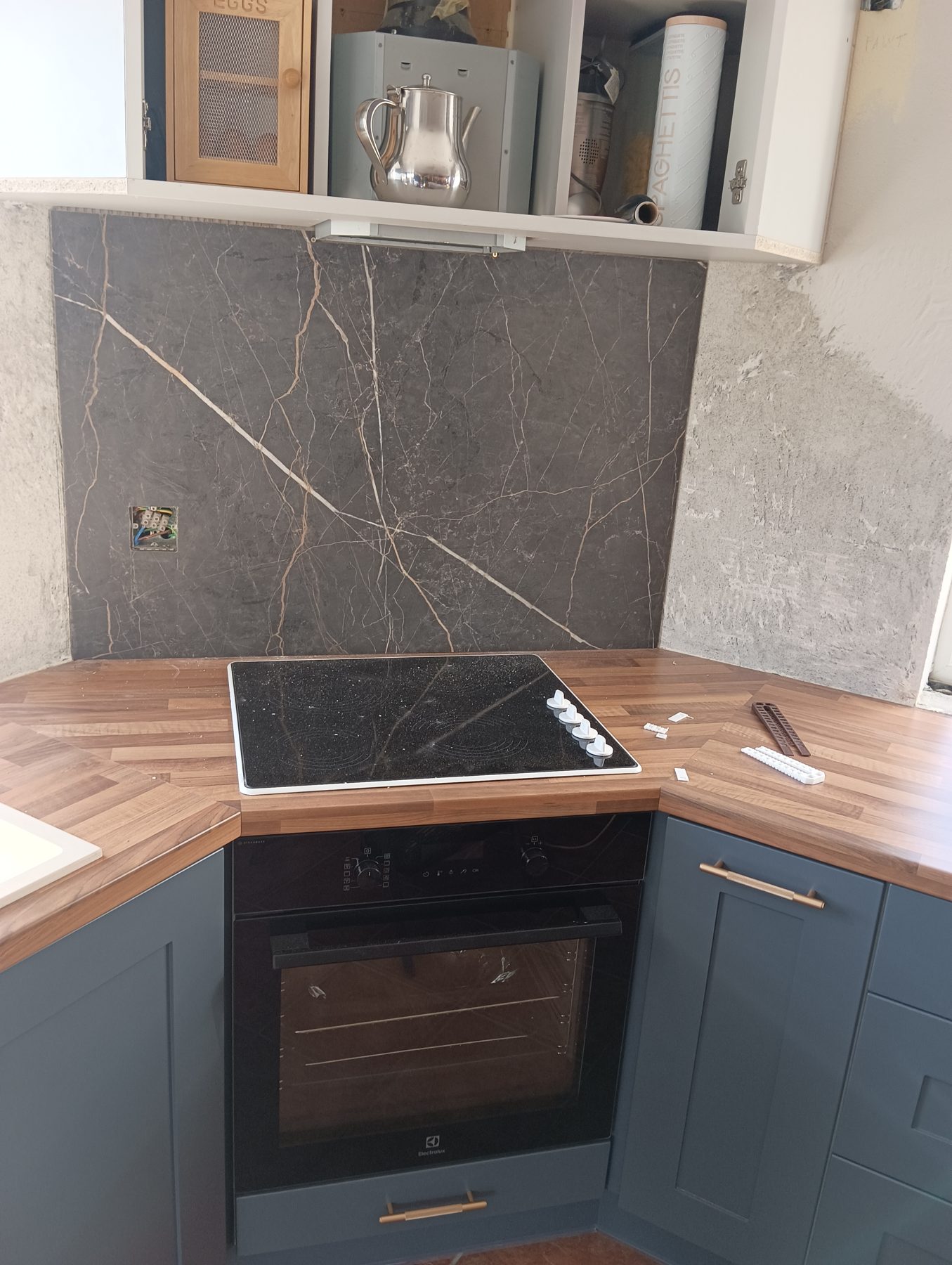 Navy shaker kitchen Navy shaker kitchen (mid-fit) - fitted by Kitchen Hero