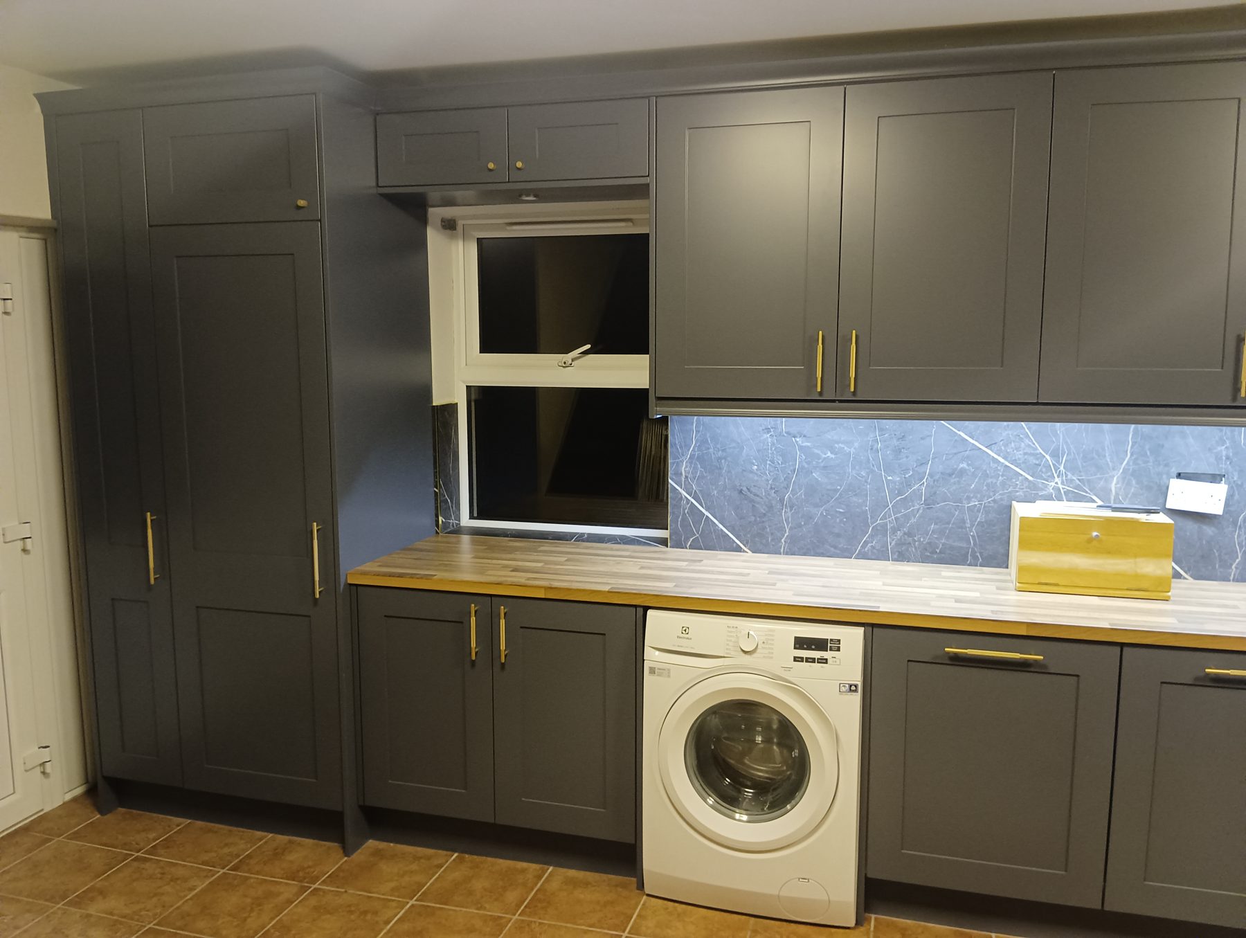 Navy shaker kitchen Navy shaker kitchen (mid-fit) - fitted by Kitchen Hero