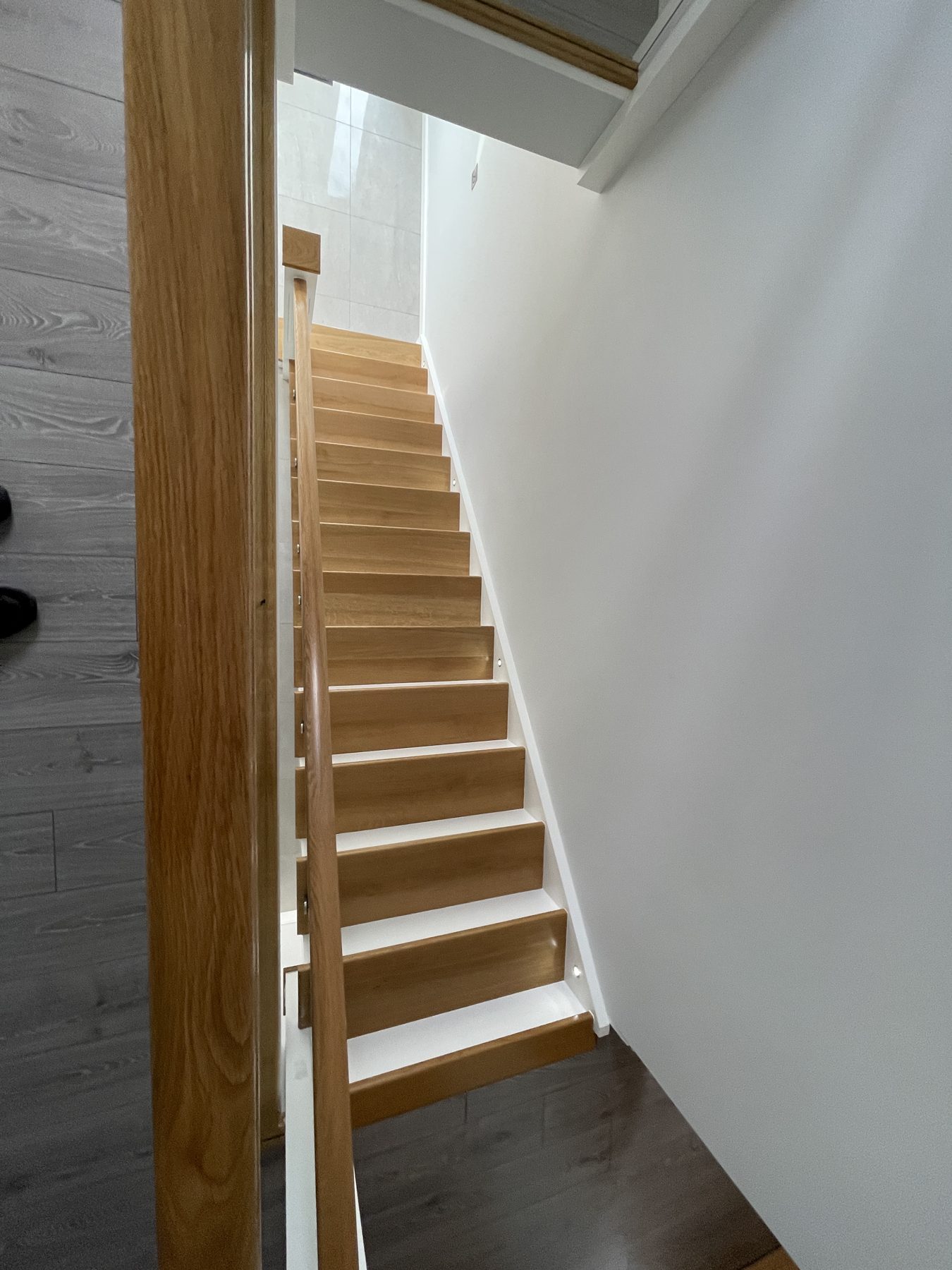 Oak and glass staircase Oak and glass staircase (finished) - fitted by Kitchen Hero