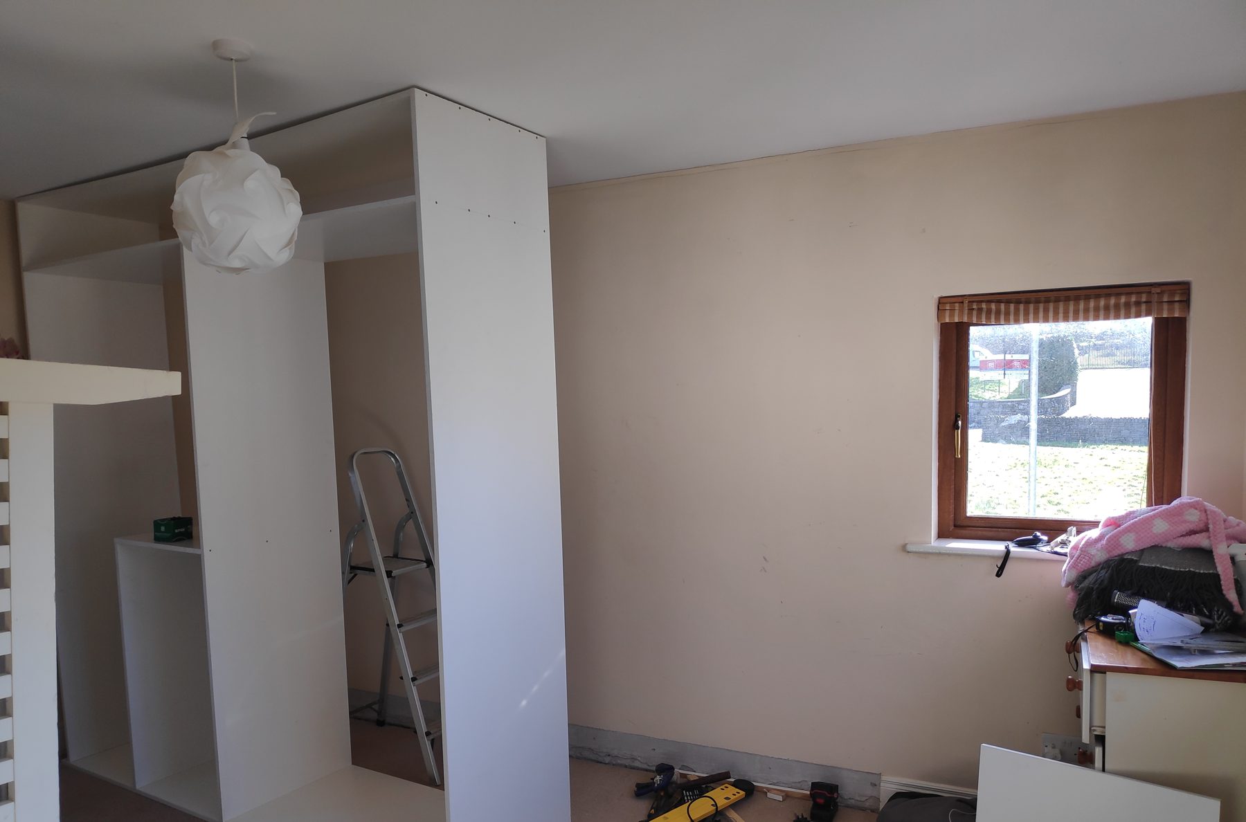 White built-in wardrobe White built-in wardrobe (mid-fit) - fitted by Kitchen Hero